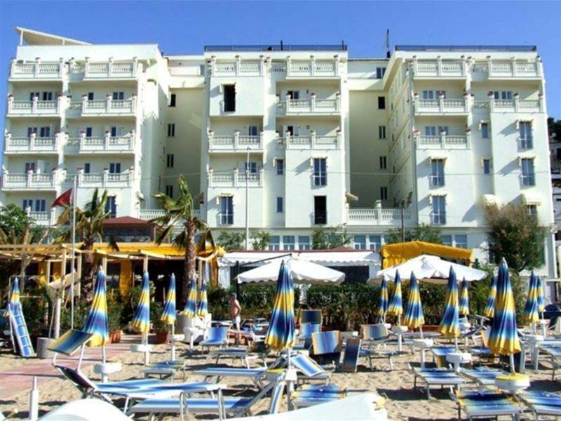 Hotel Marechiaro - Direttamente Sul Mare San Menaio Exterior photo